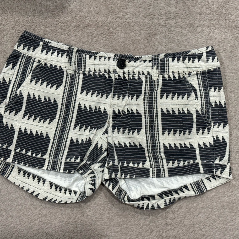American Eagle Outfitters Black and White Geometric High-Rise Shorts